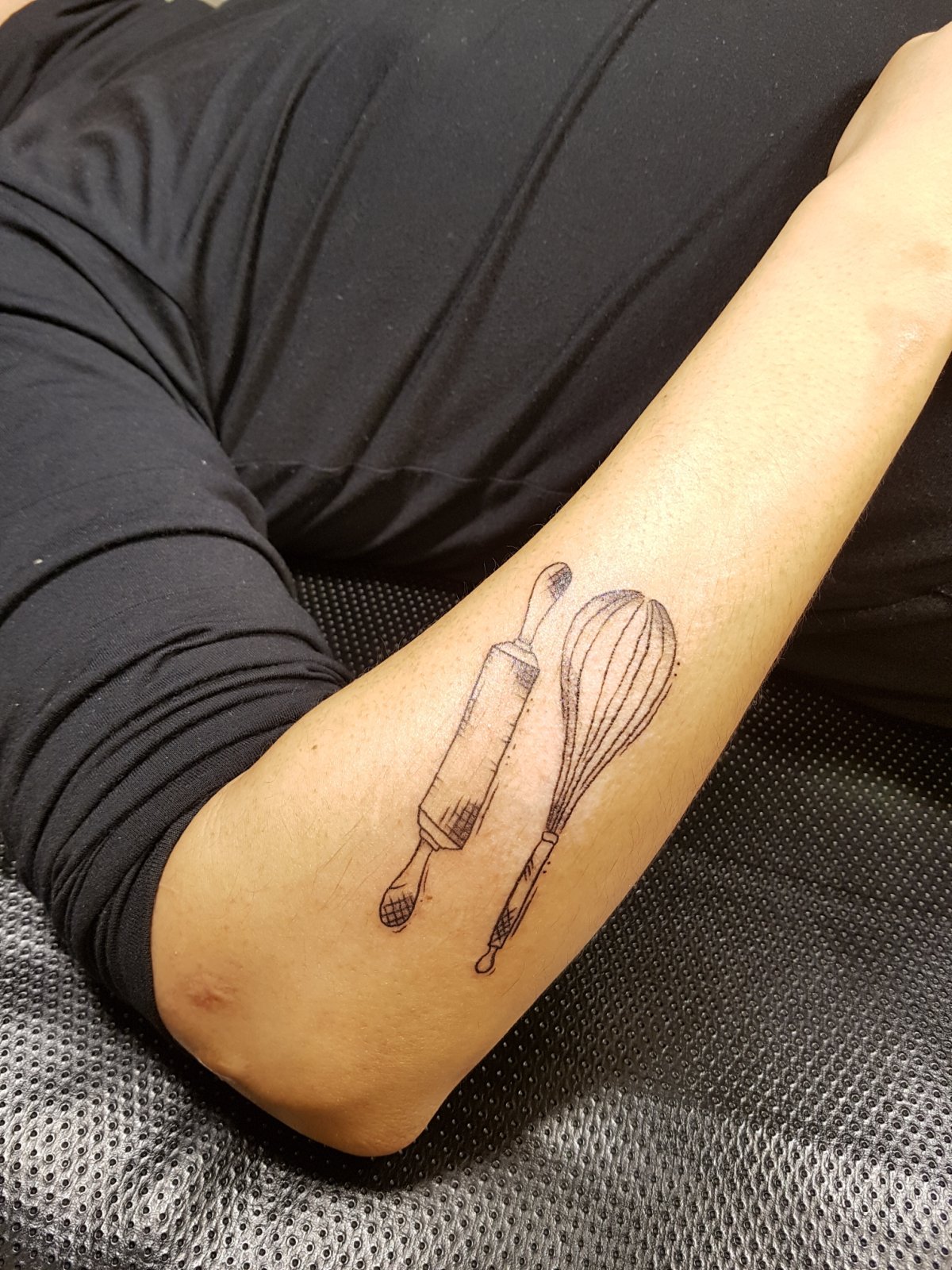 "나만의 이야기를 새기다 – 발목부터 팔까지, 진심이 담긴 타투 작업기"